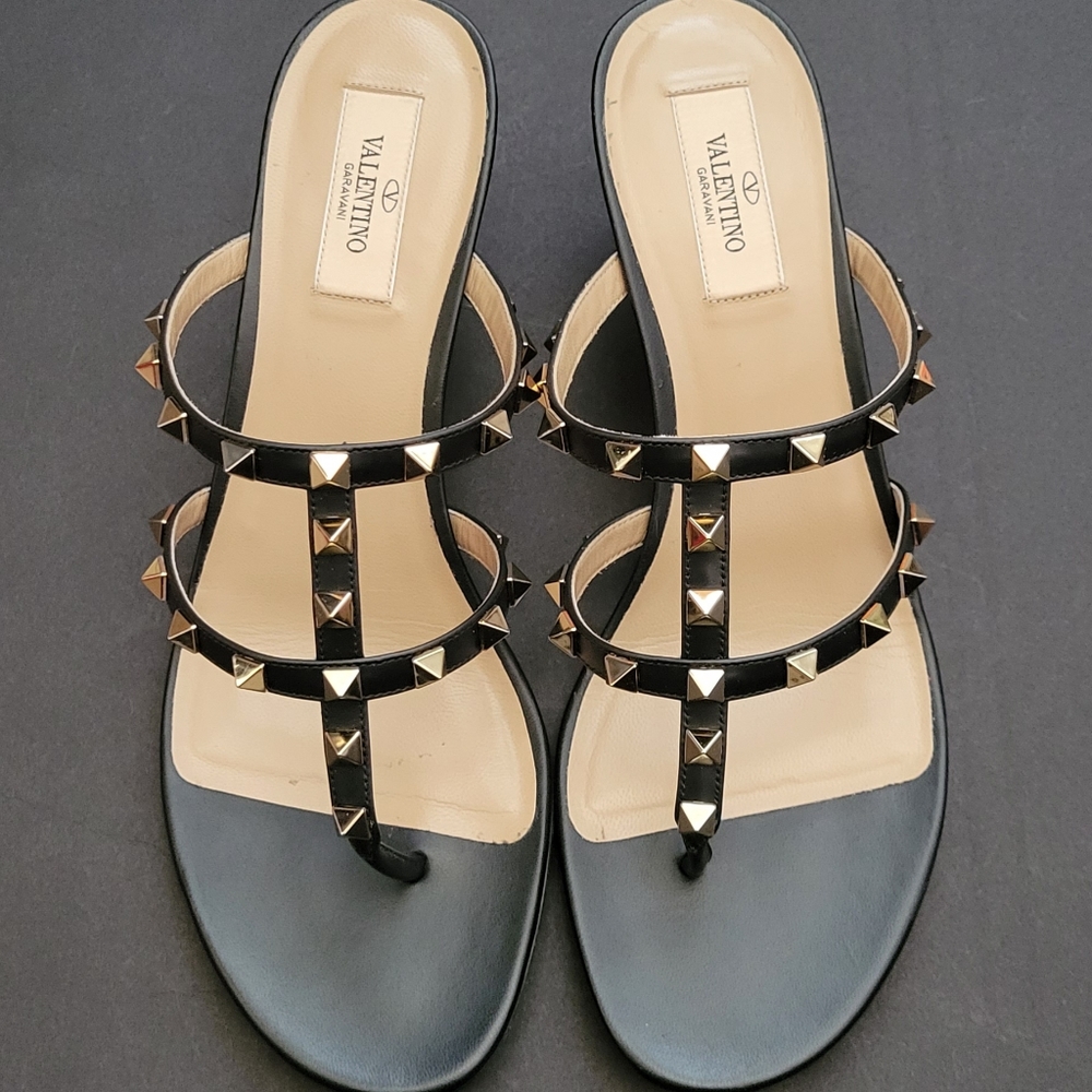 Valentino Rockstud Kitten Heel Black Thong Sandals (40)